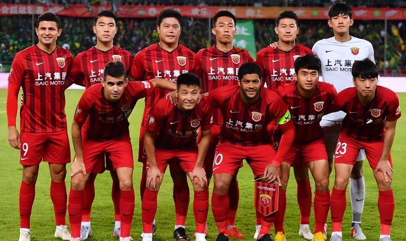 包含上港队在比赛中配合默契，有效掌控场上局势赢得比赛的词条