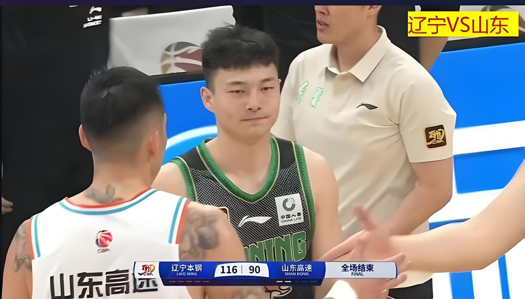 关于篮球赛迎来历史性一役，双方实力胶着的信息