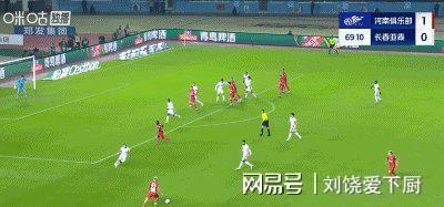 包含外援表现抢眼，球队大胜晋级下一轮的词条