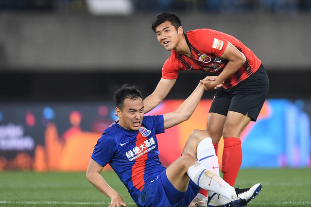 包含华沙瓦球员爆发，帮助球队击败劲敌的词条