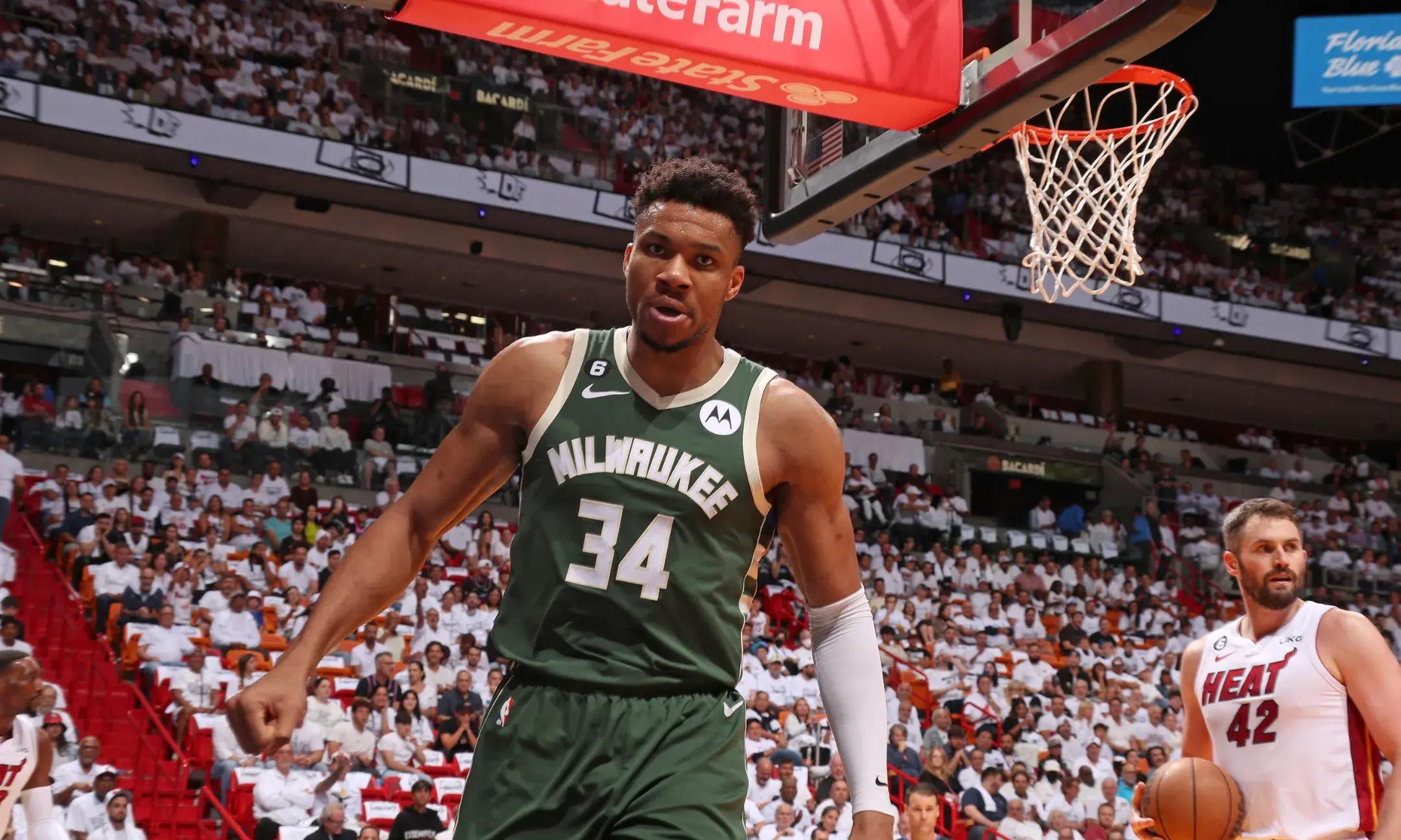 关于雄鹿中锋因伤缺席下场比赛,球队陷入困境的信息 关于雄鹿中锋因伤缺席下场比赛,球队陷入困境的信息