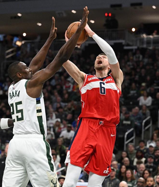 关于雄鹿鏖战爵士,波尔津吉斯完成帽子戏法的信息 关于雄鹿鏖战爵士,波尔津吉斯完成帽子戏法的信息