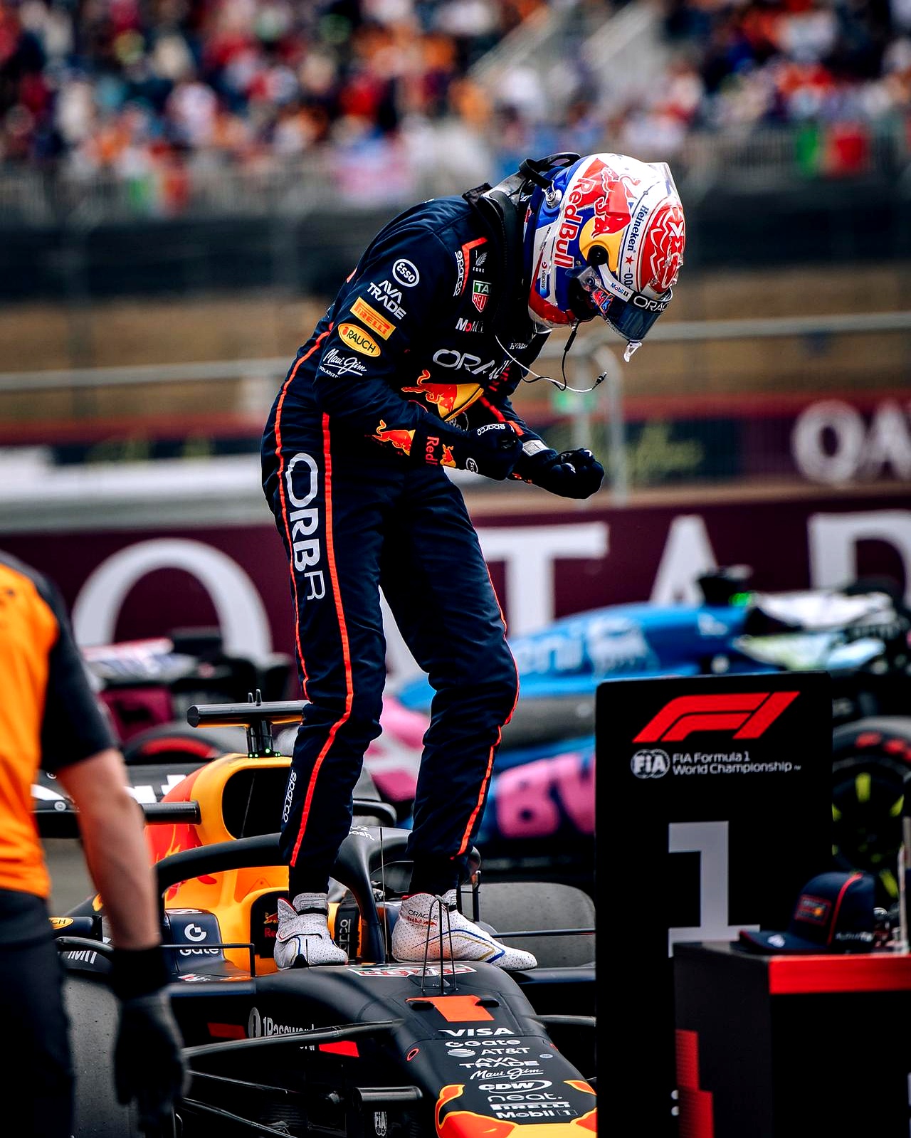 关于红牛车队碾压梅赛德斯，塞恩斯惊艳四座的信息