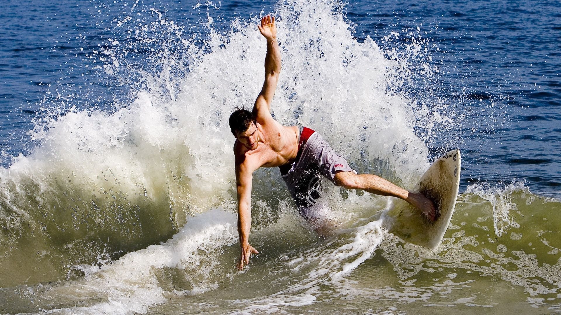 雷霆生死战取胜森林狼，英格拉姆关键战不手软